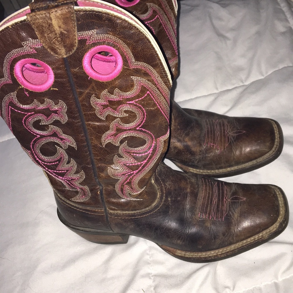 Ariat cowgirl boots